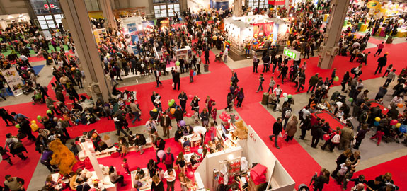 Here’s How to Sell Your Event Sponsorship for Trade Show Bags