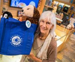 Eco-Friendly Bags Only at 19 American Aquariums That Phase Out Plastic