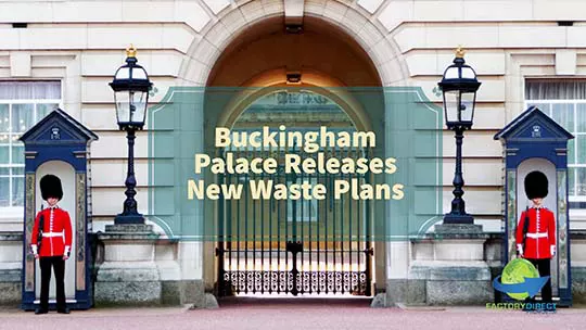 Front gate of Buckingham palace protected by guards